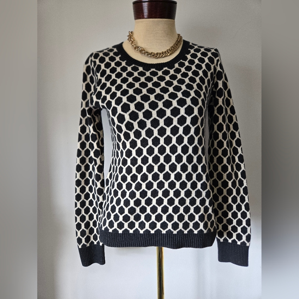 Banana Republic Cotton Cashmere Black and White Honeycomb Sweater. Size Small